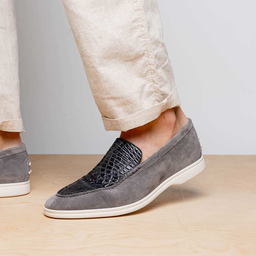 11-603-GRY BENE Mocasín de piel de cabra italiana agamuzada y cocodrilo gris