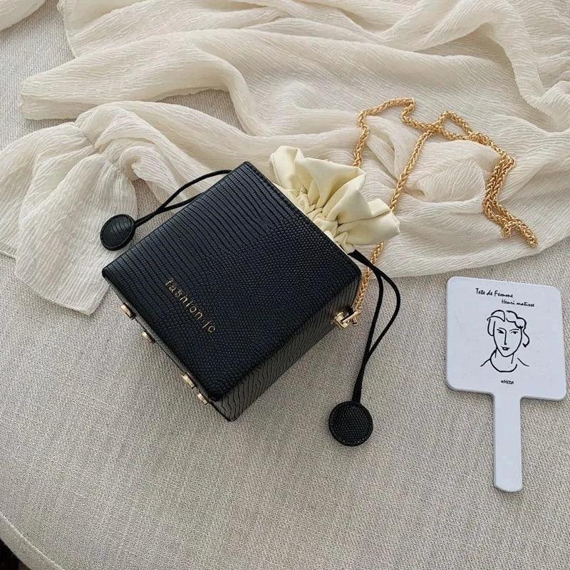Chic Alligator Pattern Bucket Bag