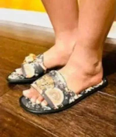 Chic Flat Sandals for Women