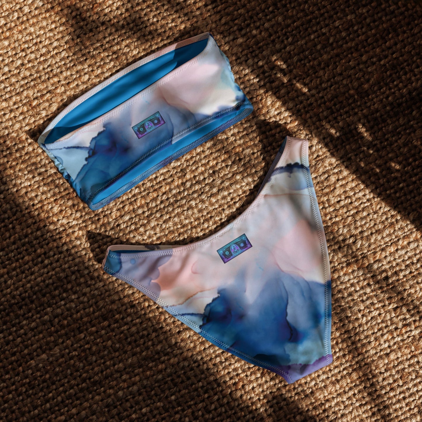 Bikini bandeau reciclado con estampado integral Galactic Reserve de MDB Co.