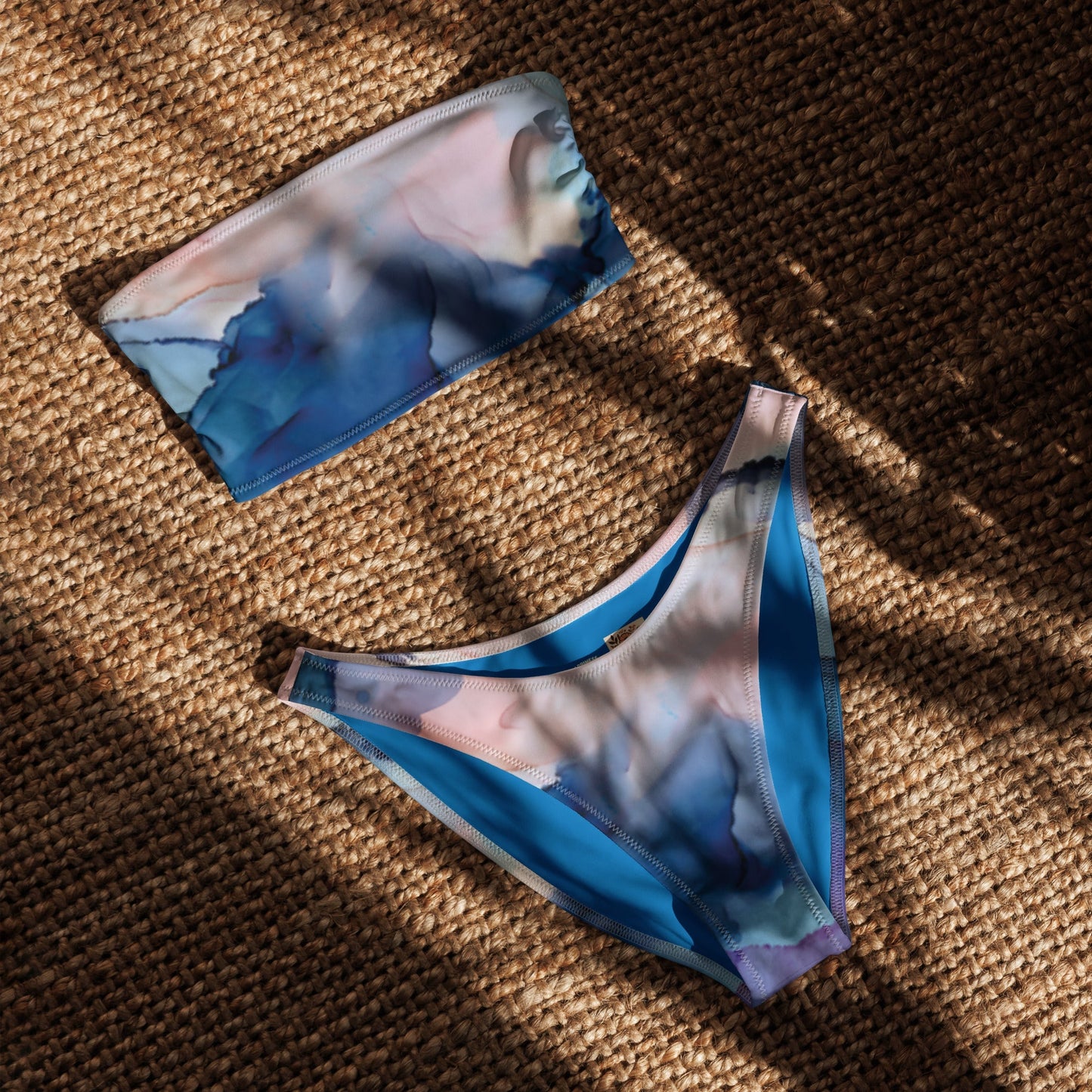 Bikini bandeau reciclado con estampado integral Galactic Reserve de MDB Co.