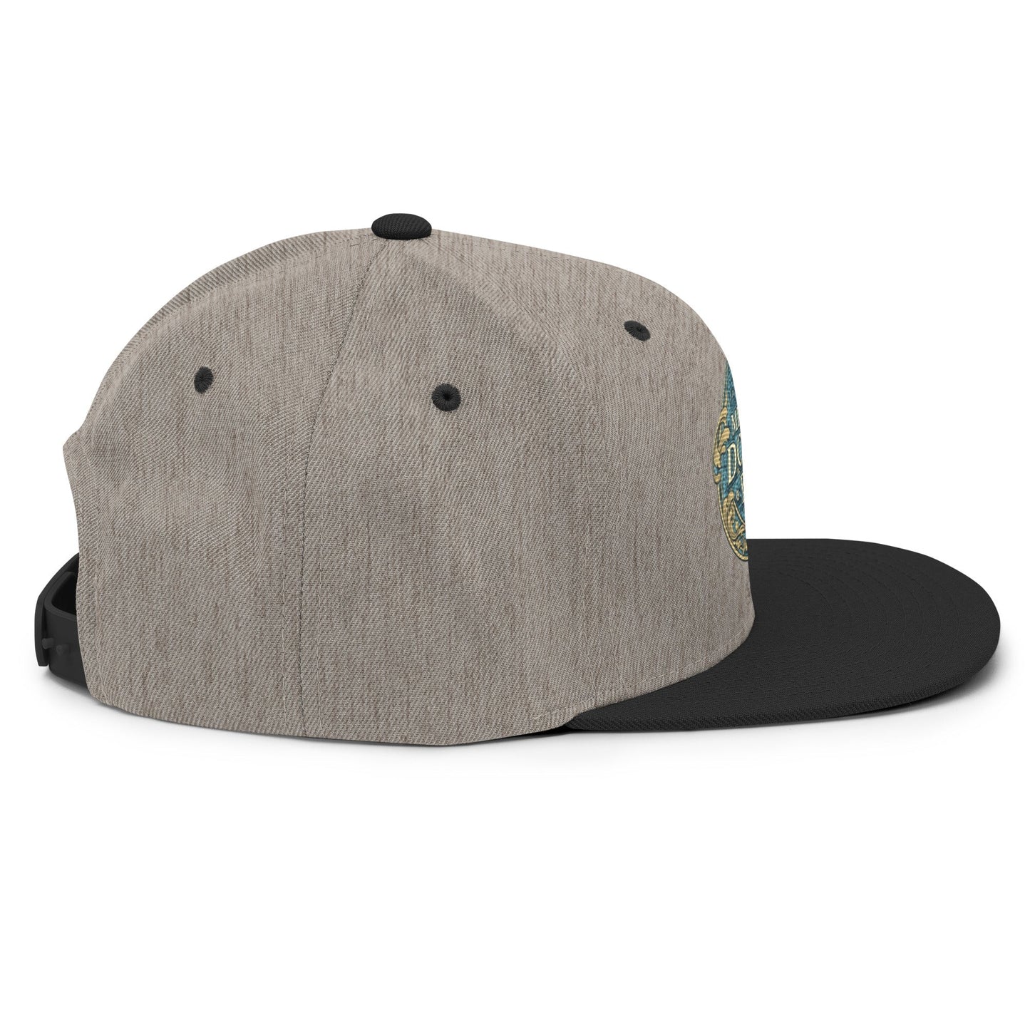 MDB Co. Gorra Snapback con Emblema Icónico