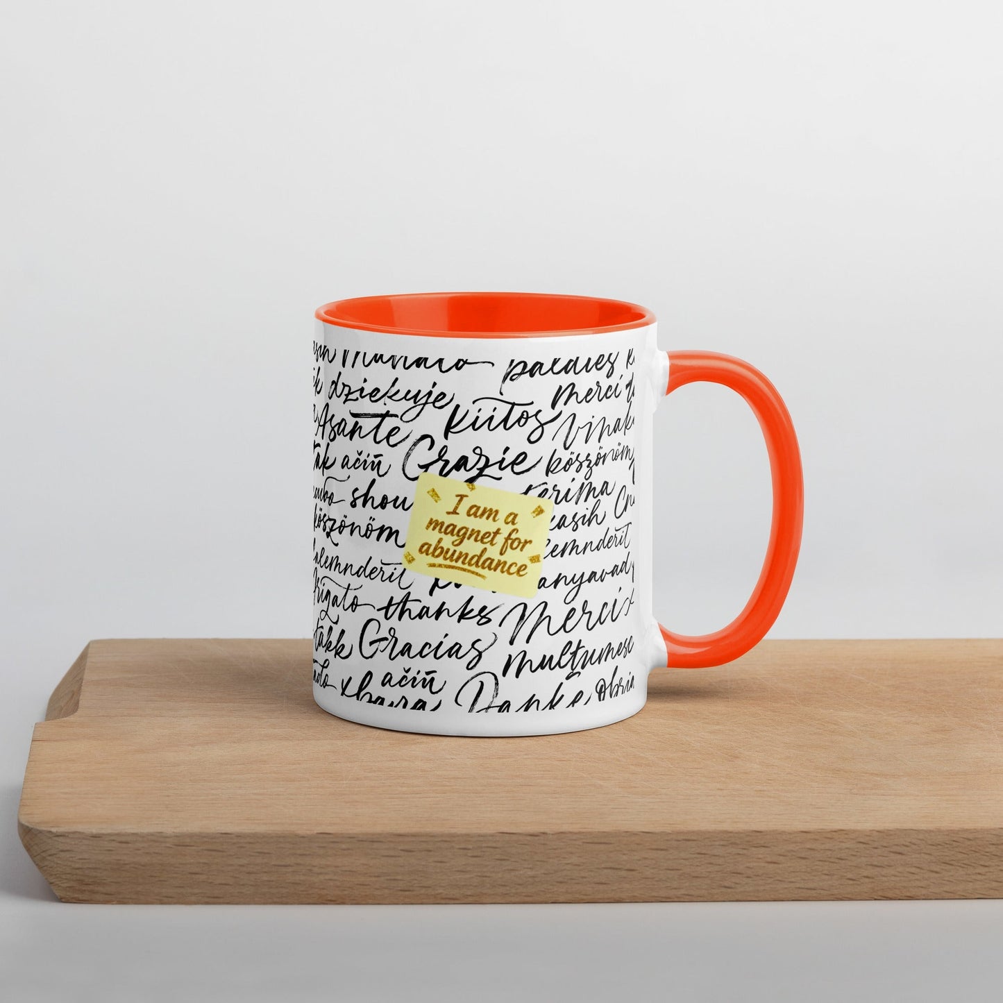 Taza magnética de gratitud de MDB Co. con interior de color