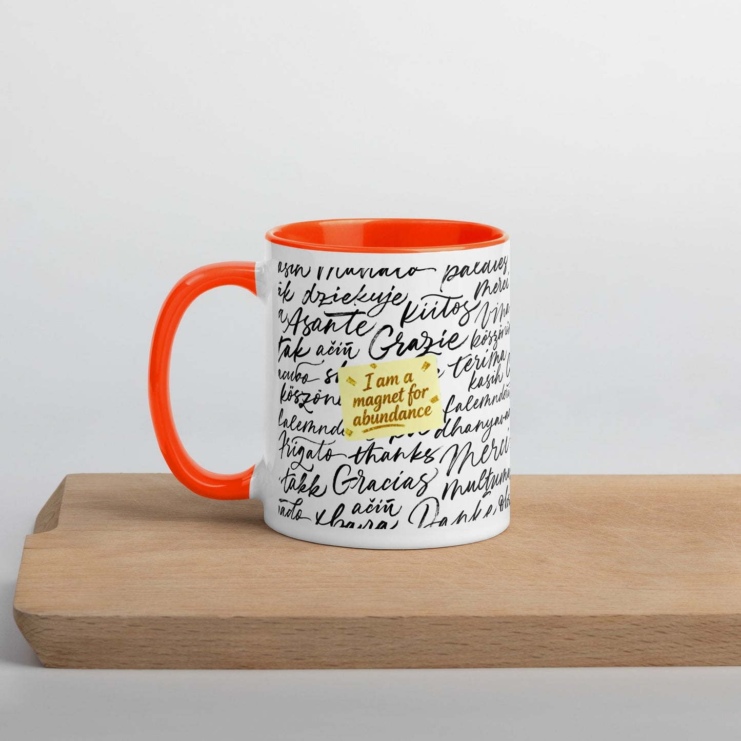 Taza magnética de gratitud de MDB Co. con interior de color