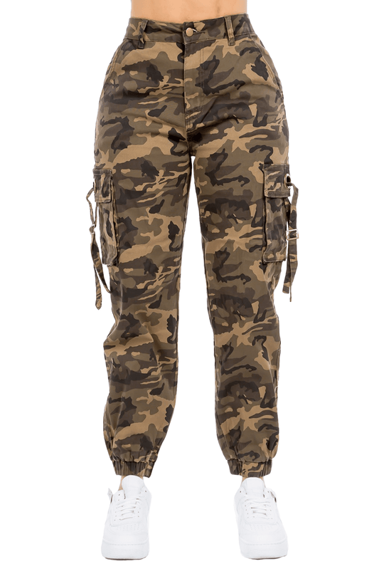 Pantalones de chándal de camuflaje de tiro medio con bolsillos utilitarios