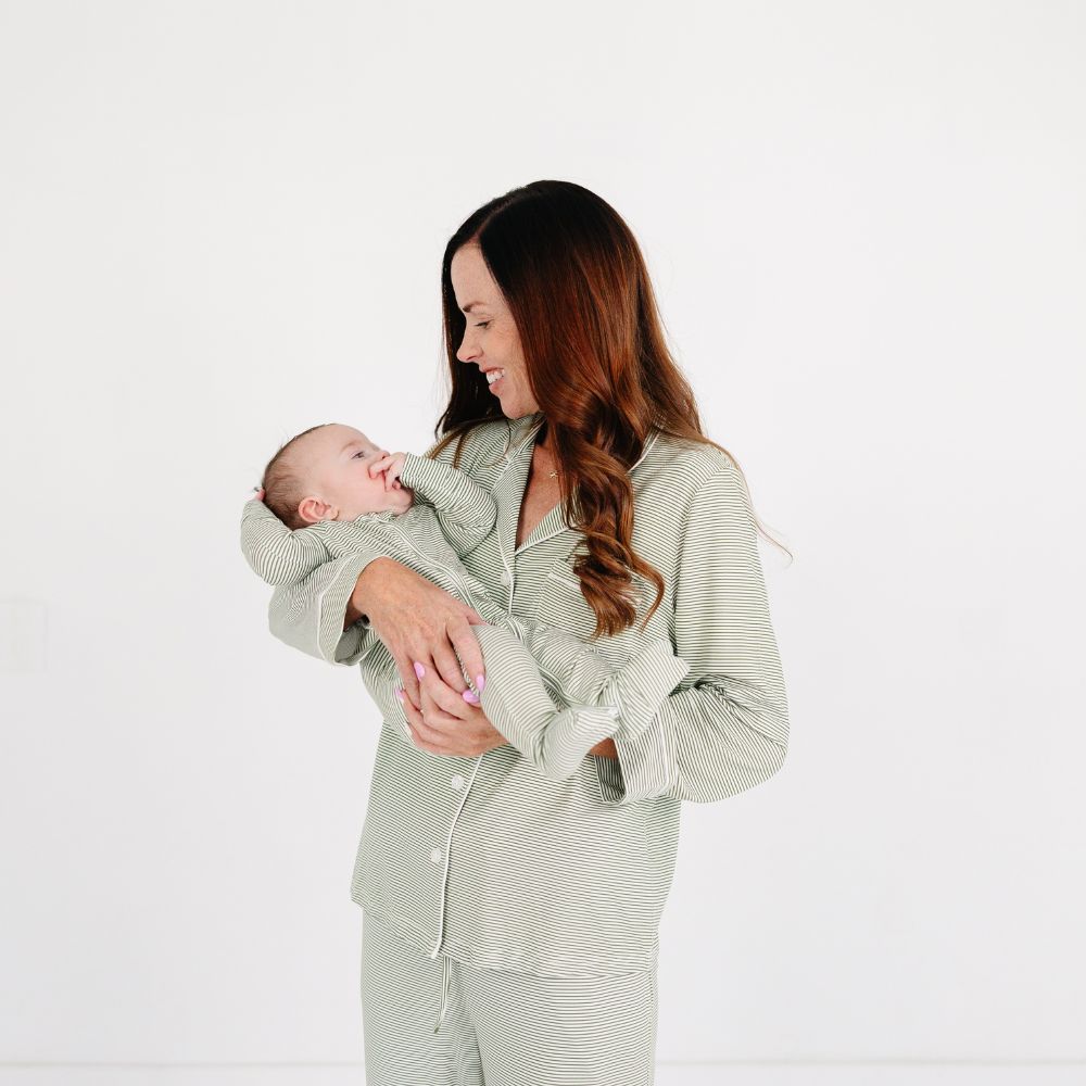 Pijama de bambú a rayas verde hoja