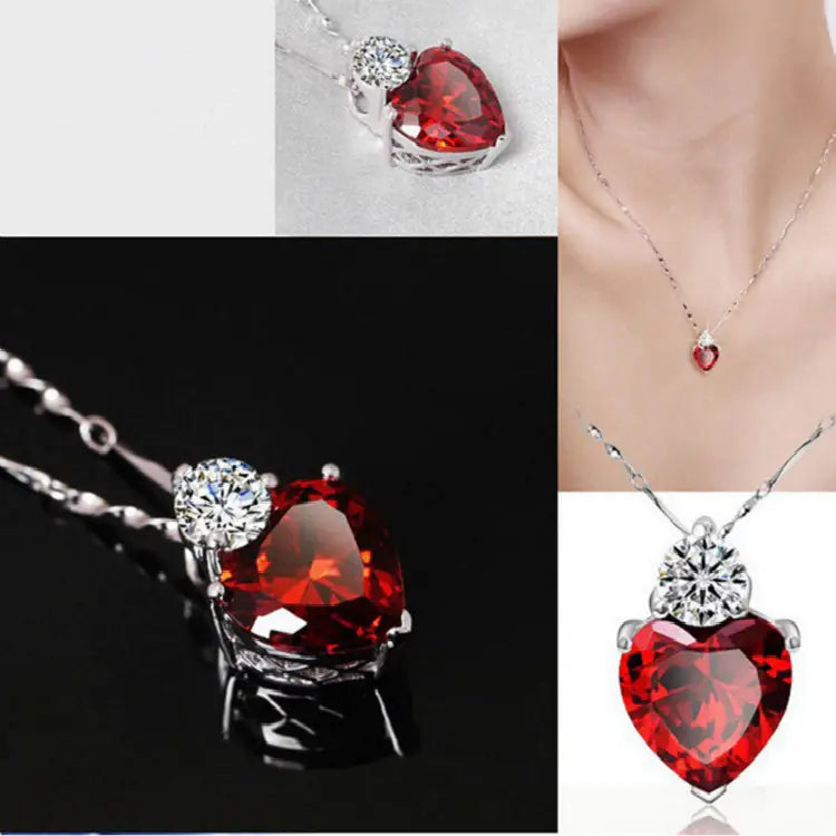 Conjunto de pendientes y collar con circonitas en forma de corazón