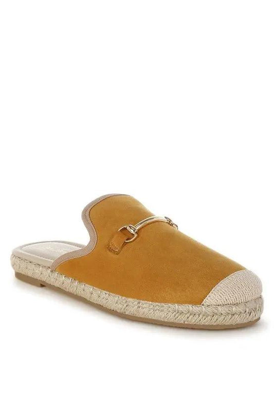 Mules de esparto Nazaya con detalle de herraje de caballo de Dresses Rag Company para mujer