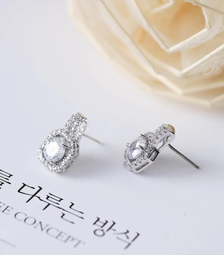 Aretes grandes de mujer con diamantes cuadrados