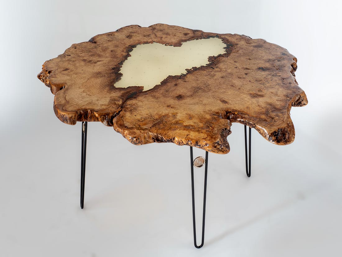 Mesa de troncos de arce noruego con veteado fúngico