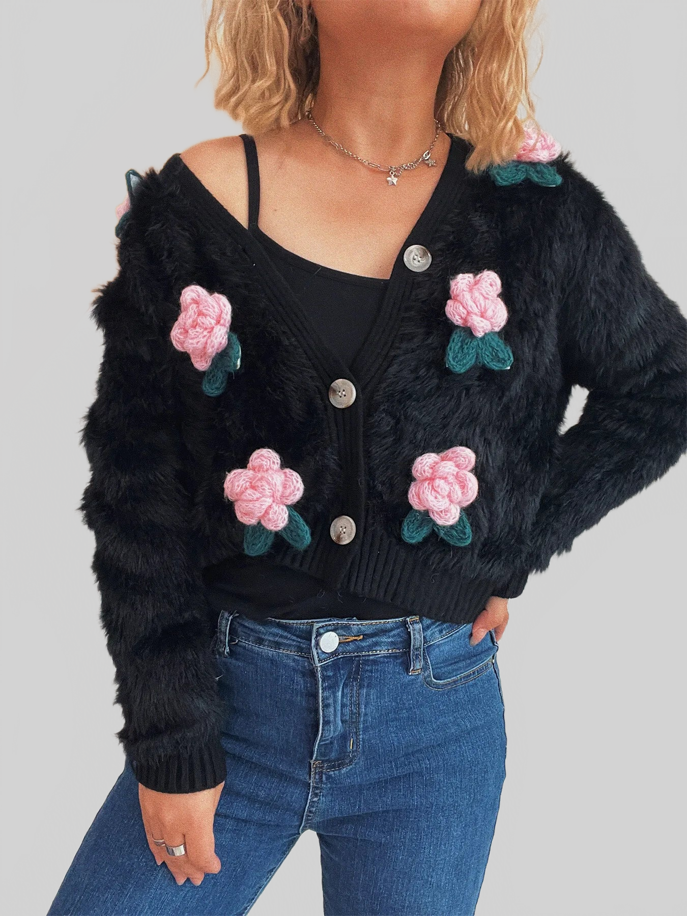 Cárdigan de mujer con botones de flores y peluche