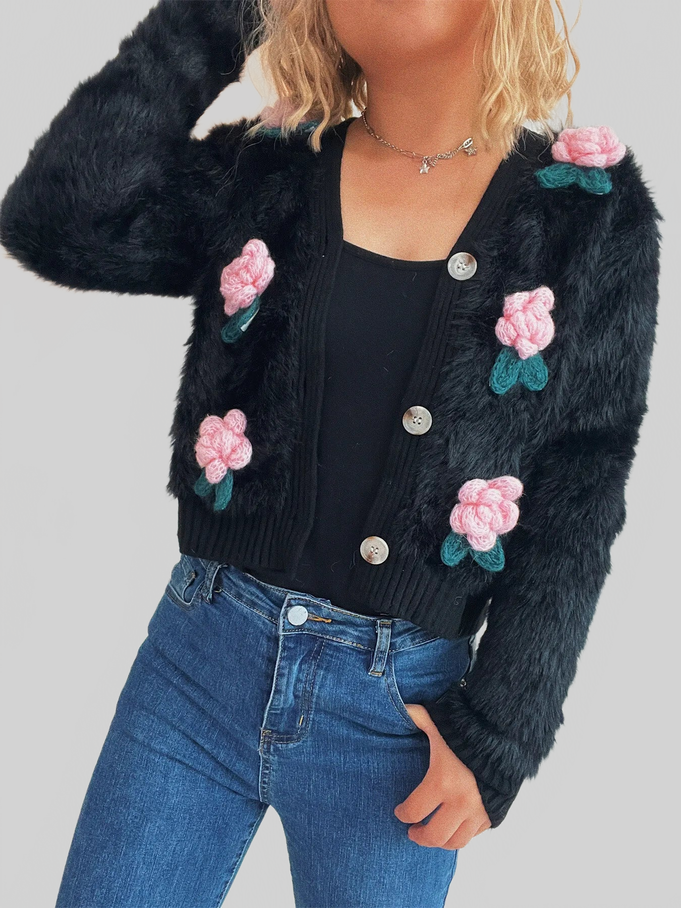 Cárdigan de mujer con botones de flores y peluche