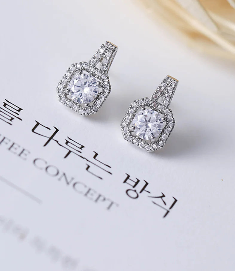 Aretes grandes de mujer con diamantes cuadrados