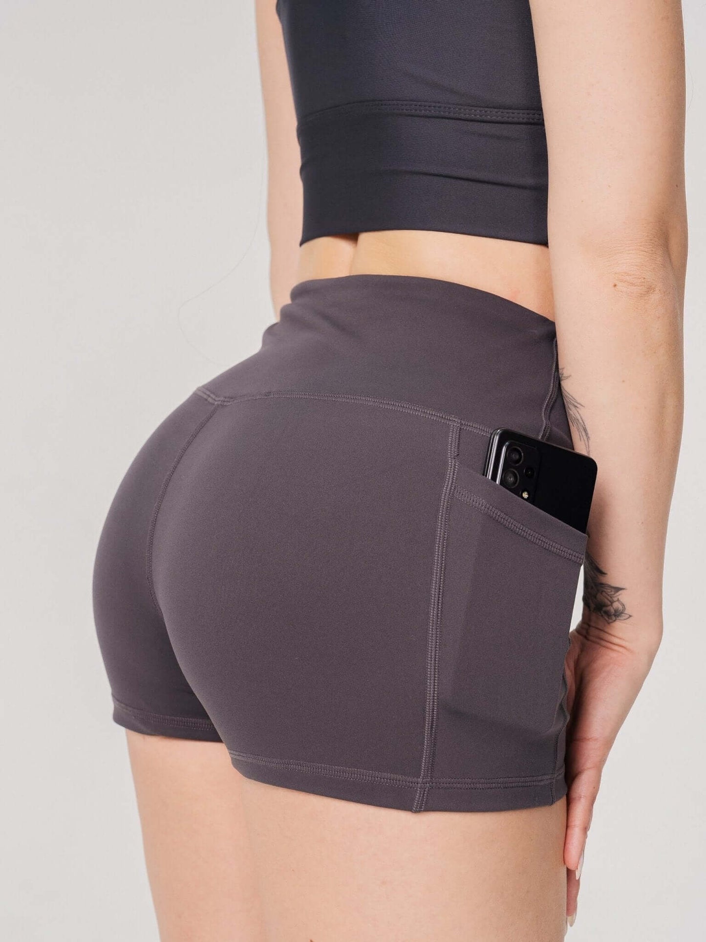 Three Pocket Basic Short