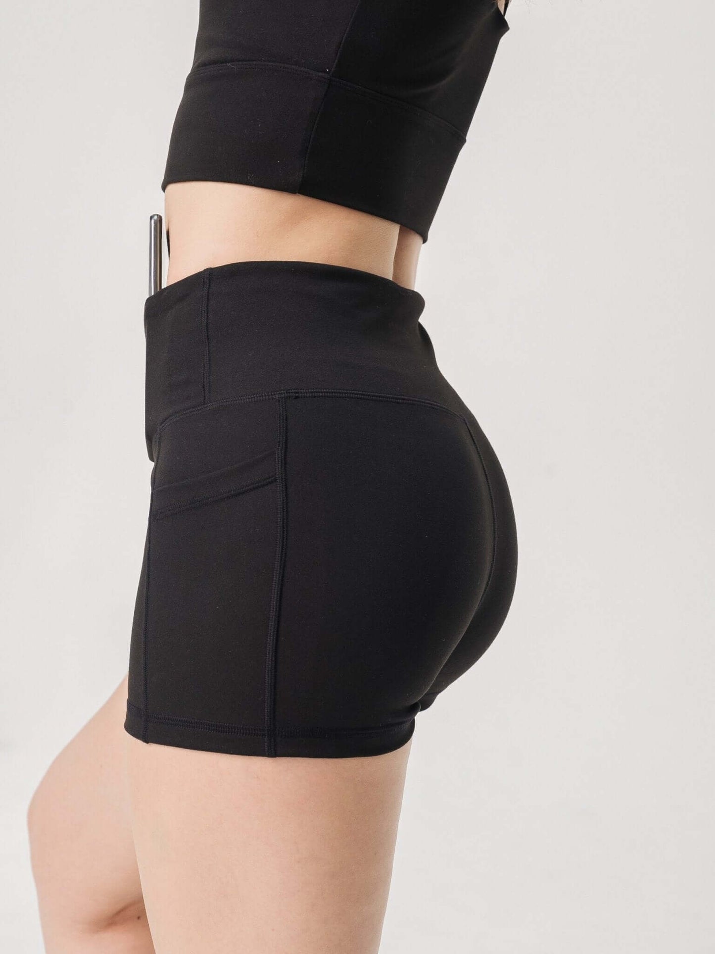 Three Pocket Basic Short