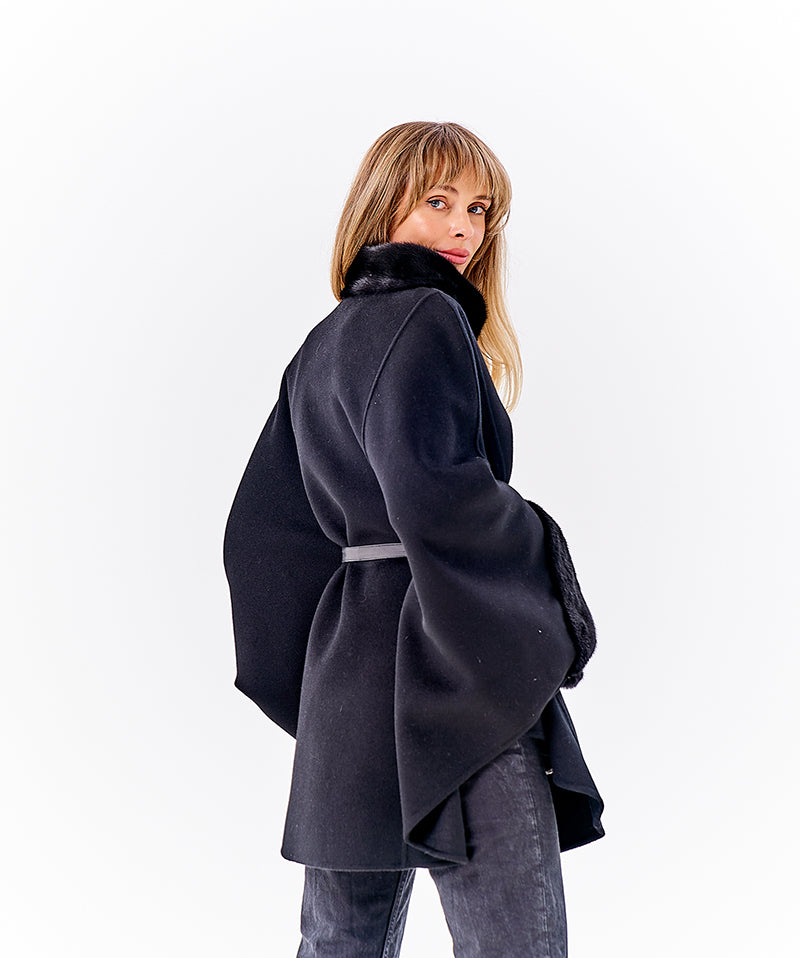 Poncho de lana de doble cara con piel de visón escandinavo auténtico