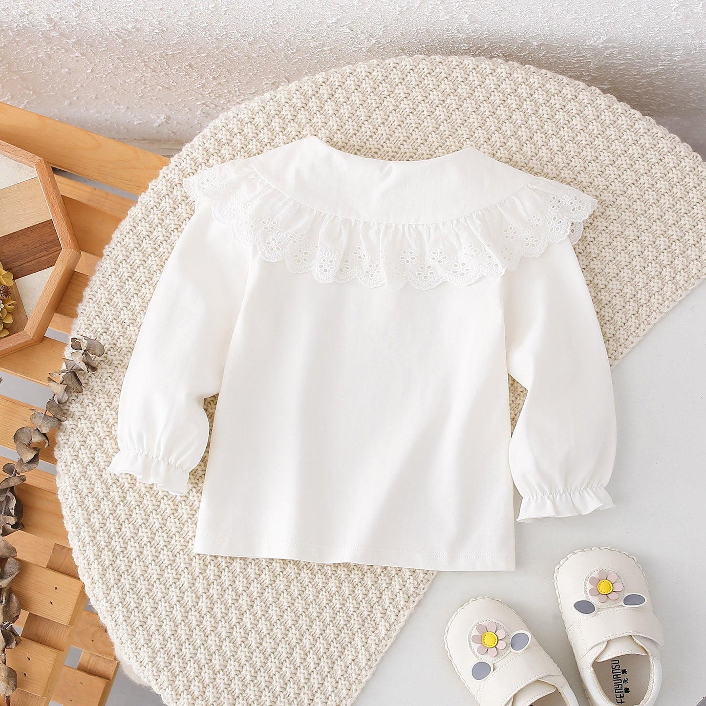 Camisa de otoño para niñas, con cuello Peter Pan, manga corta, color liso y bordado floral.