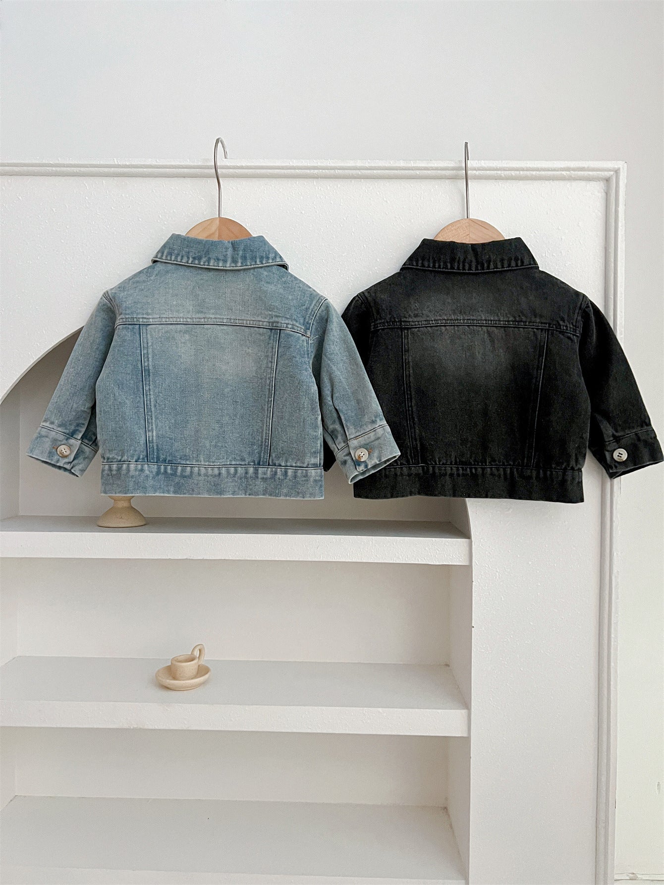 Abrigo de mezclilla con cuello vuelto, diseño abotonado y estilo lavado para bebés y niños