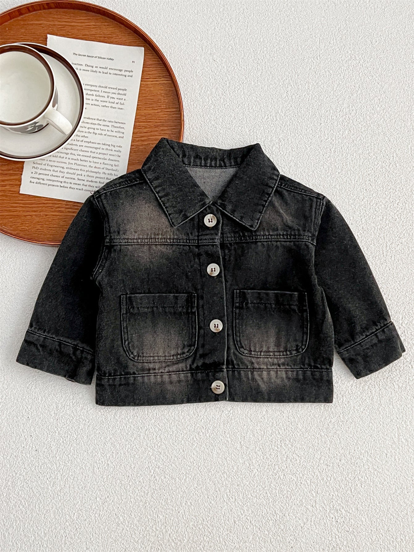 Abrigo de mezclilla con cuello vuelto, diseño abotonado y estilo lavado para bebés y niños