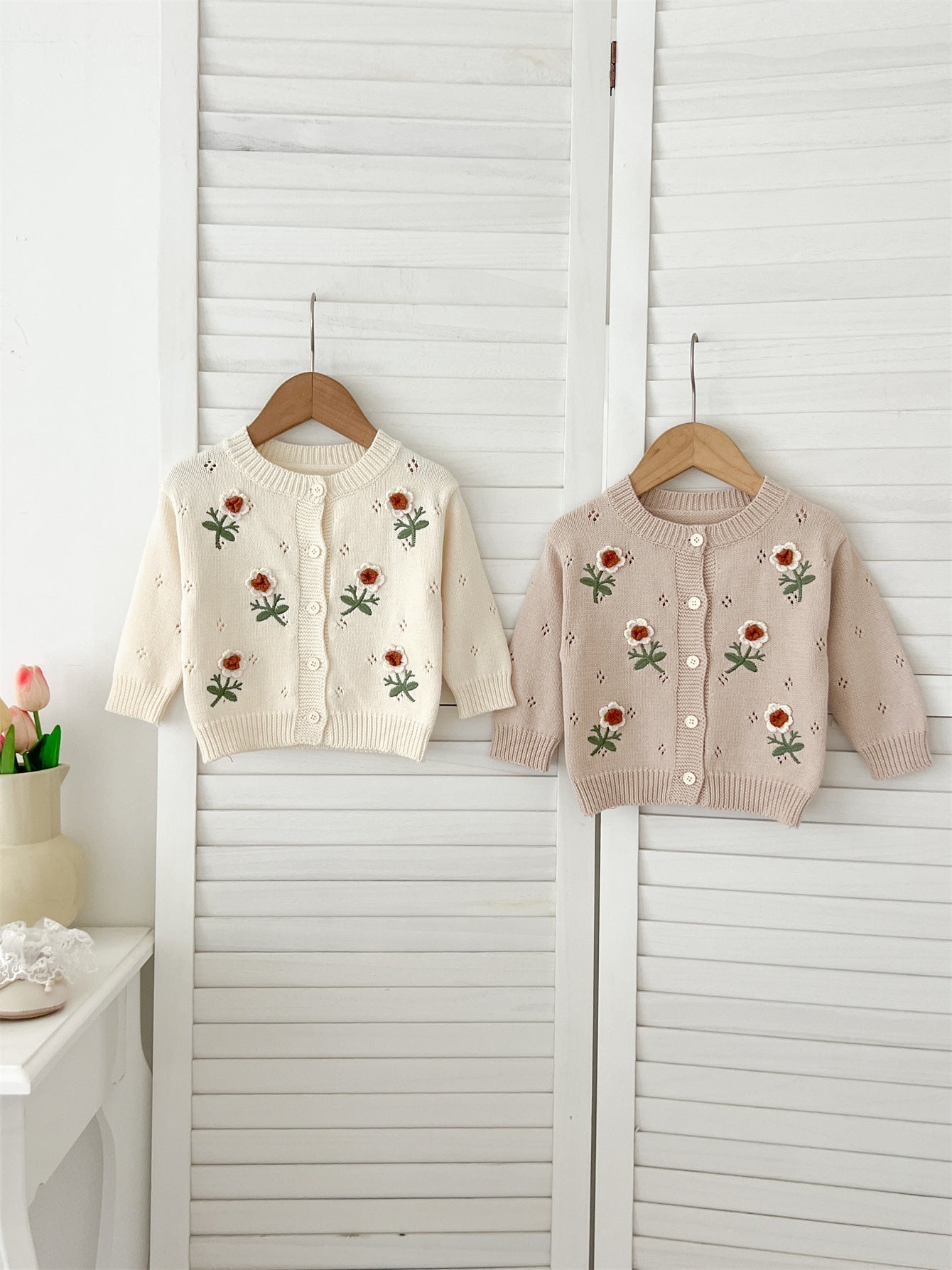 Cárdigan de punto de manga larga con flores bordadas cómodo para bebés niñas