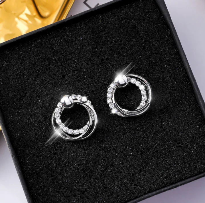 Juego de pendientes y collar de círculo de diamantes brillantes