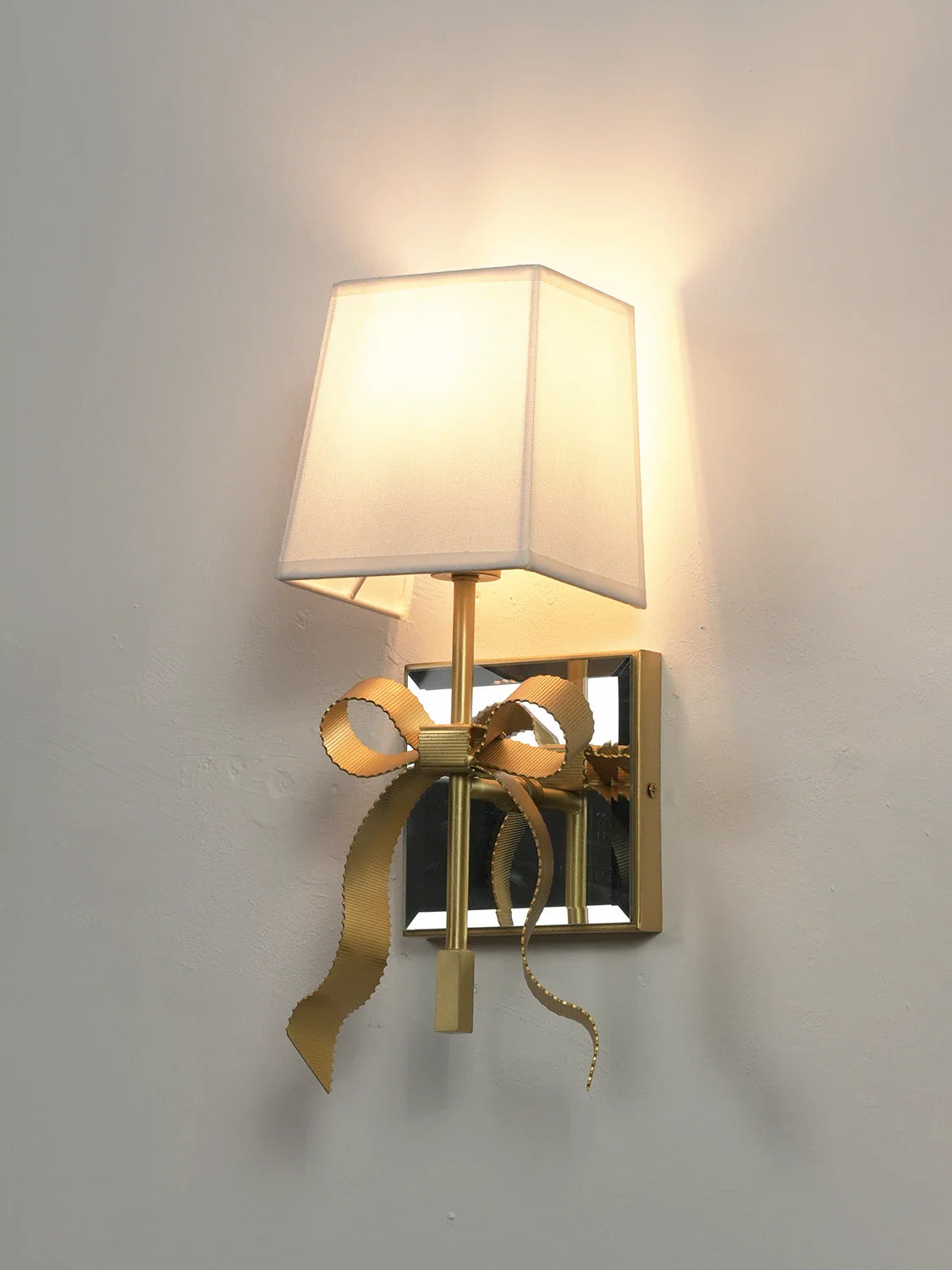 Aplique de pared con lazo