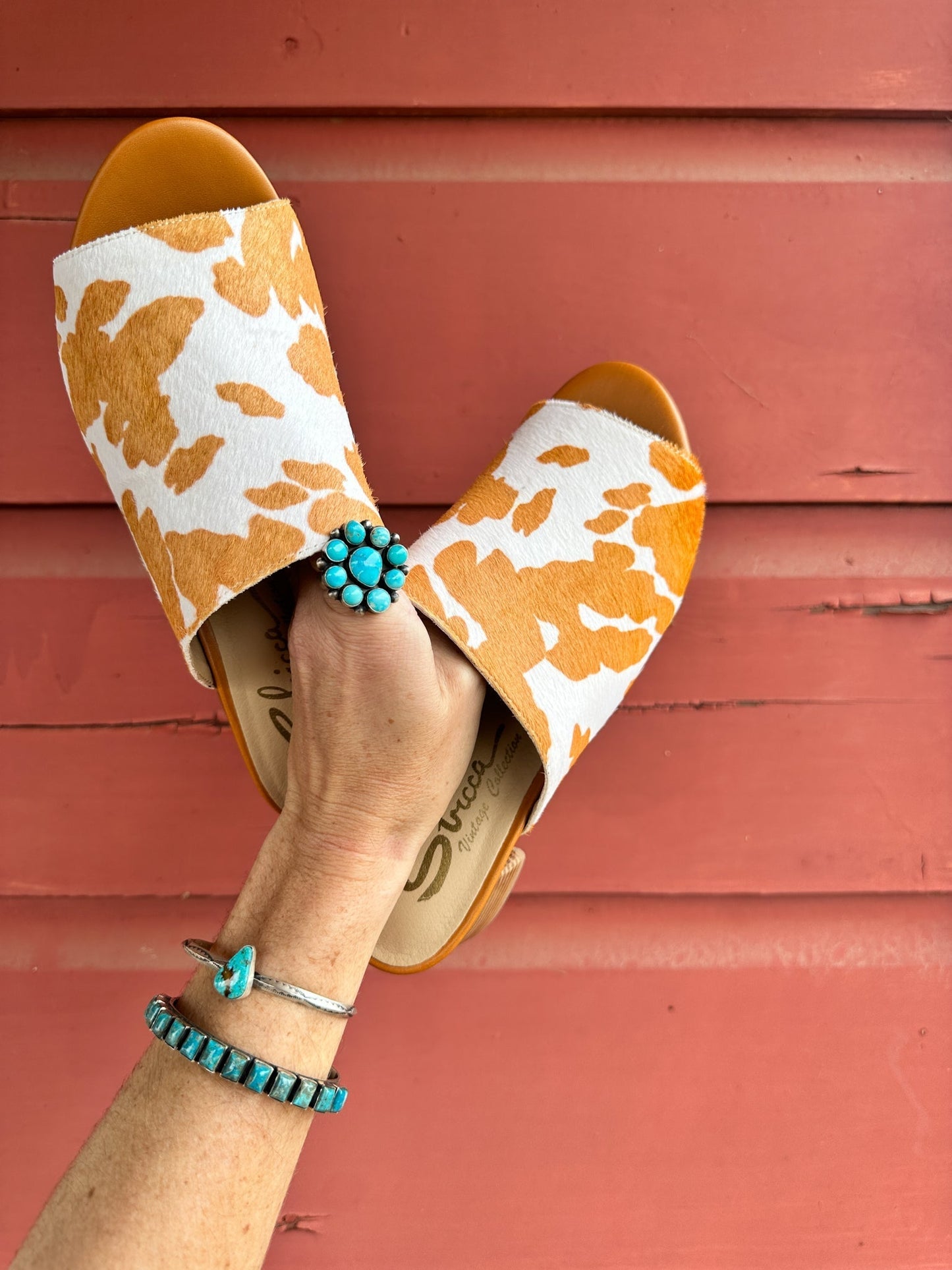 Pala de cuero vacuno Richwood Peeptoe color canela y blanco