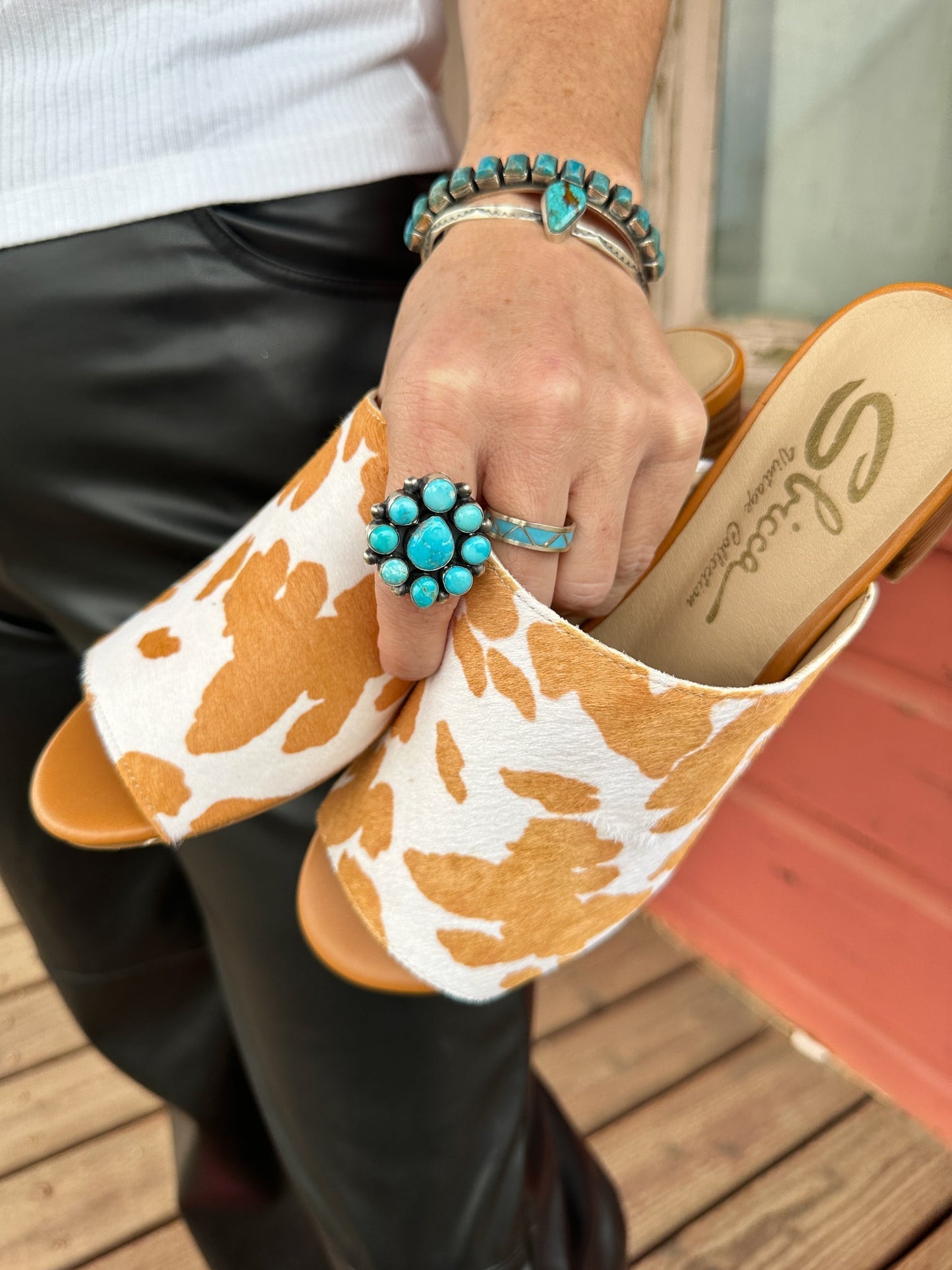 Pala de cuero vacuno Richwood Peeptoe color canela y blanco