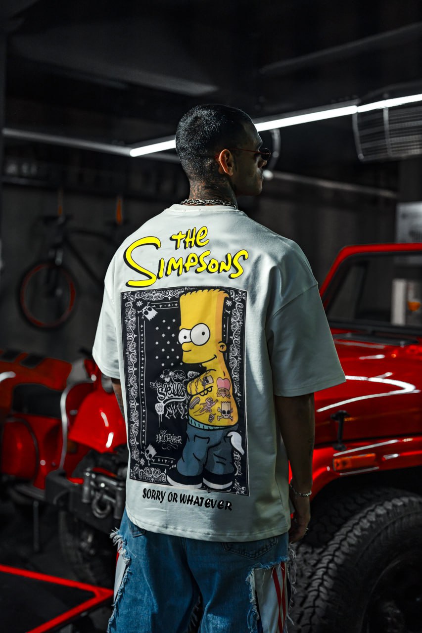 Camiseta Gráfica de Hombre Mischief Icon – Ropa Urbana con Carácter Tatuado y Actitud