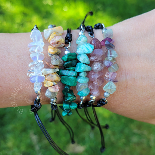 Pulseras o tobilleras ajustables con chips de piedras preciosas