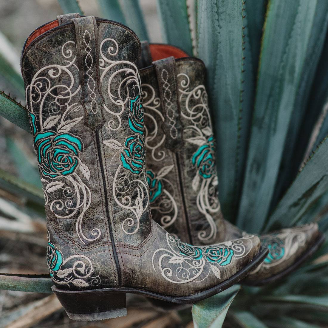 Botas vaqueras de mujer con incrustaciones de rosa turquesa (M50032)