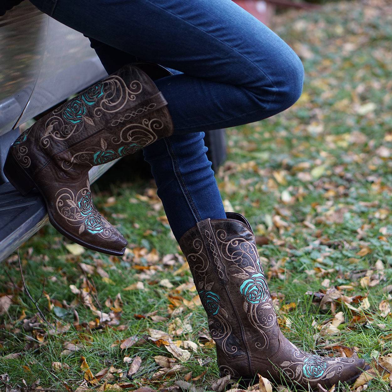 Botas vaqueras de mujer con incrustaciones de rosa turquesa (M50032)