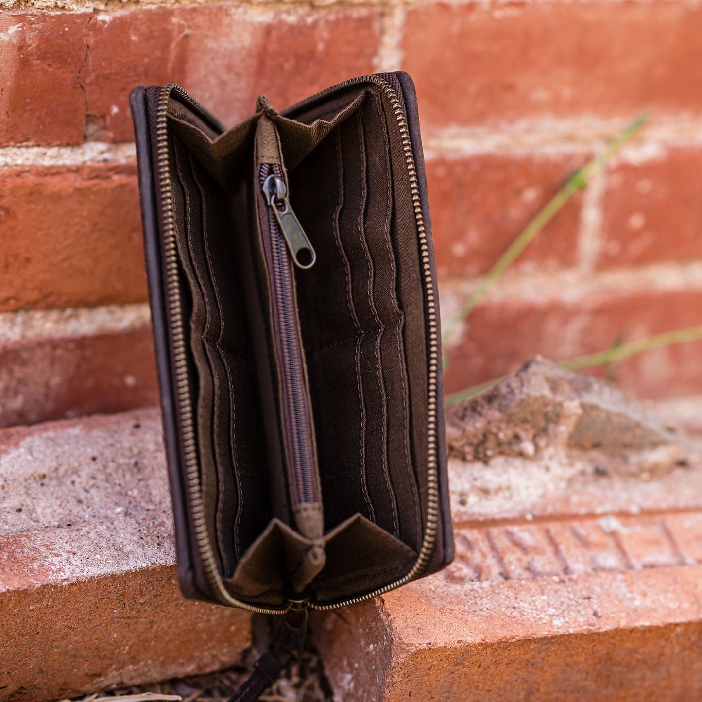 Billetera Western Bifold con Cremallera Perimetral STS Crimson Sun para Dama