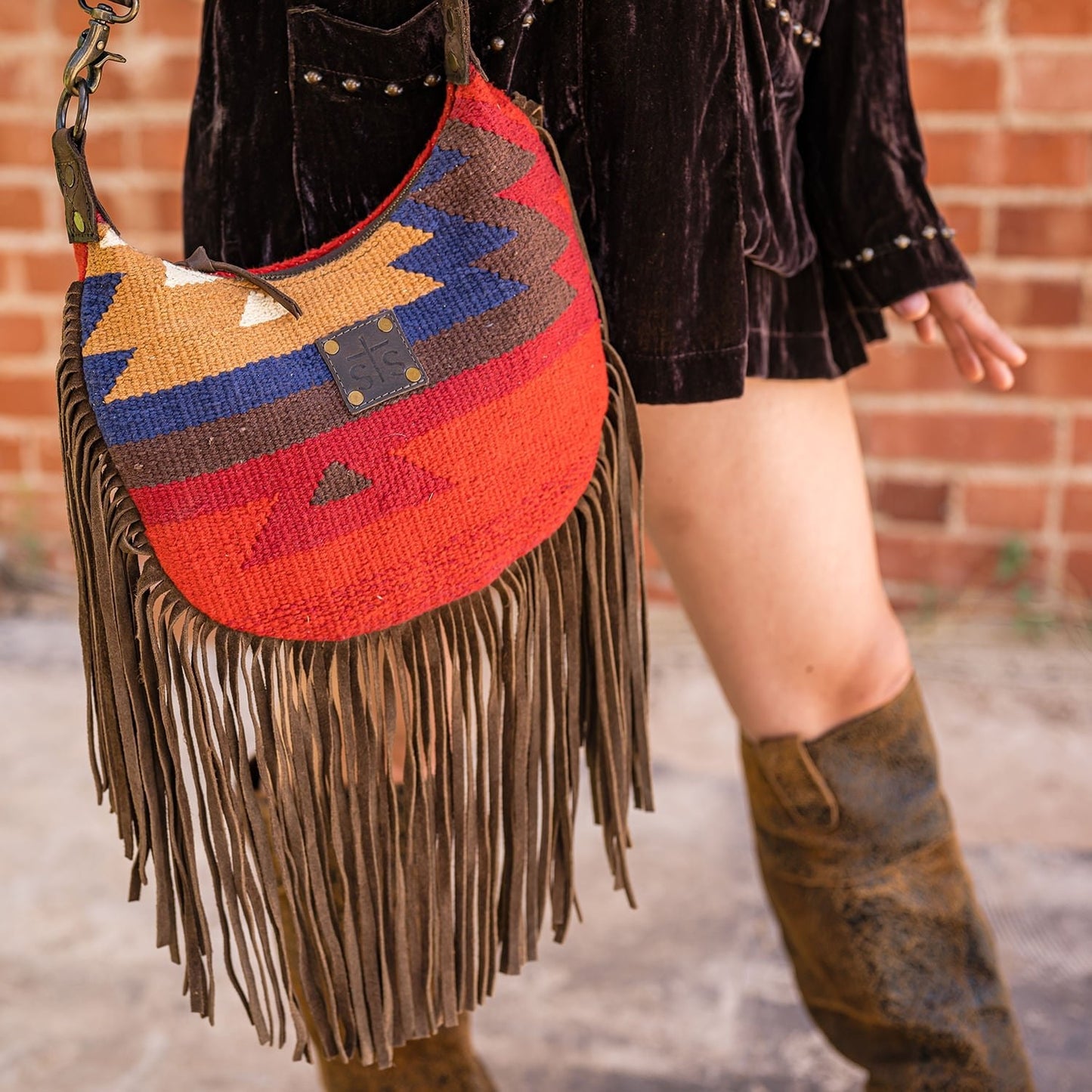 Bolso STS Crimson Sun Nellie de piel con ribetes de flecos estilo western