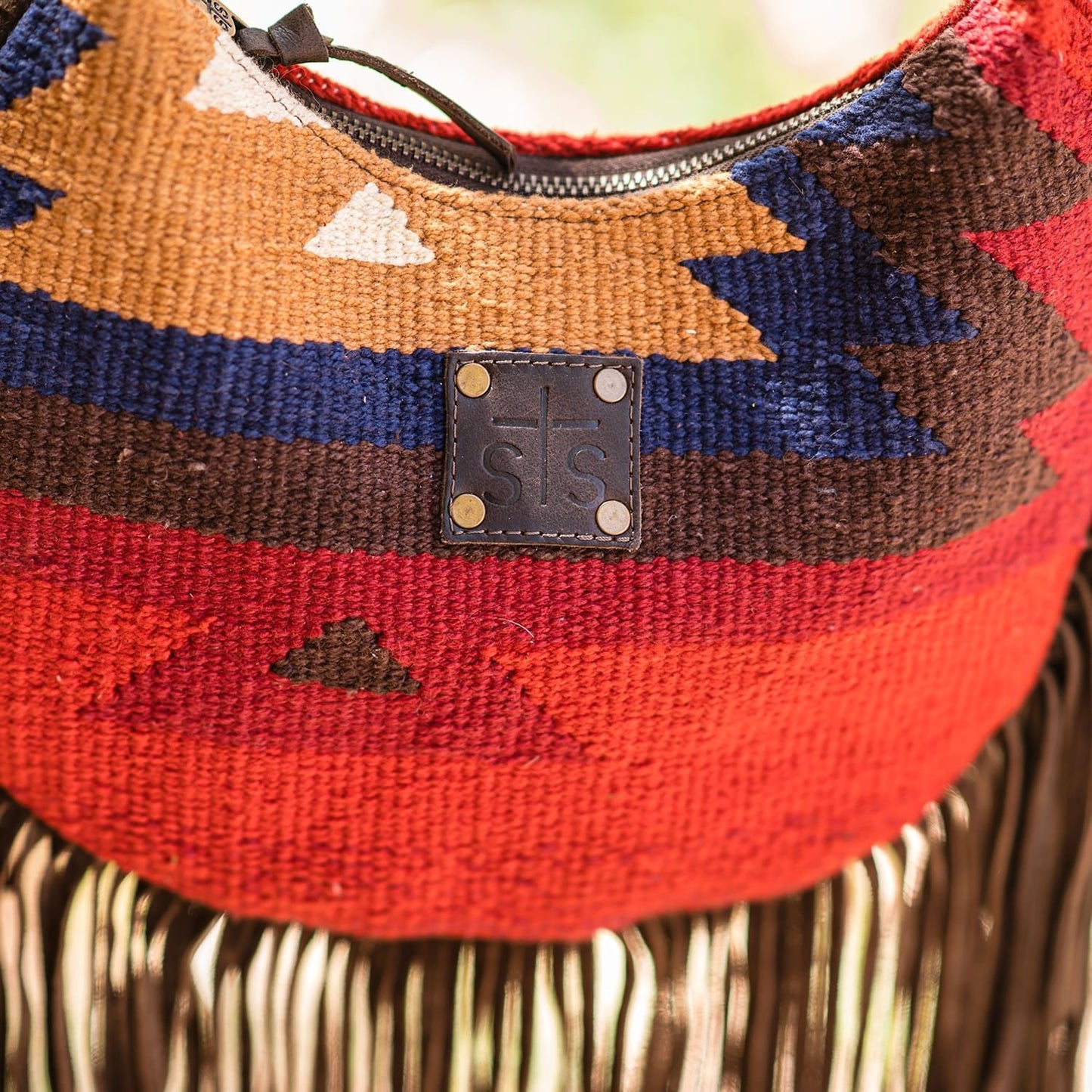Bolso STS Crimson Sun Nellie de piel con ribetes de flecos estilo western