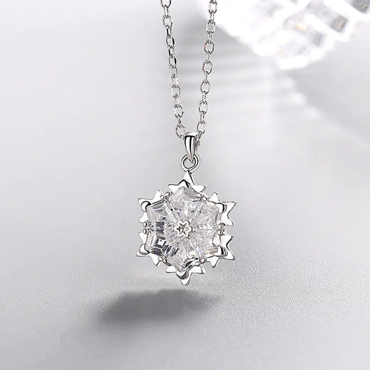 Collar de copo de nieve con colgante de plata y diamantes