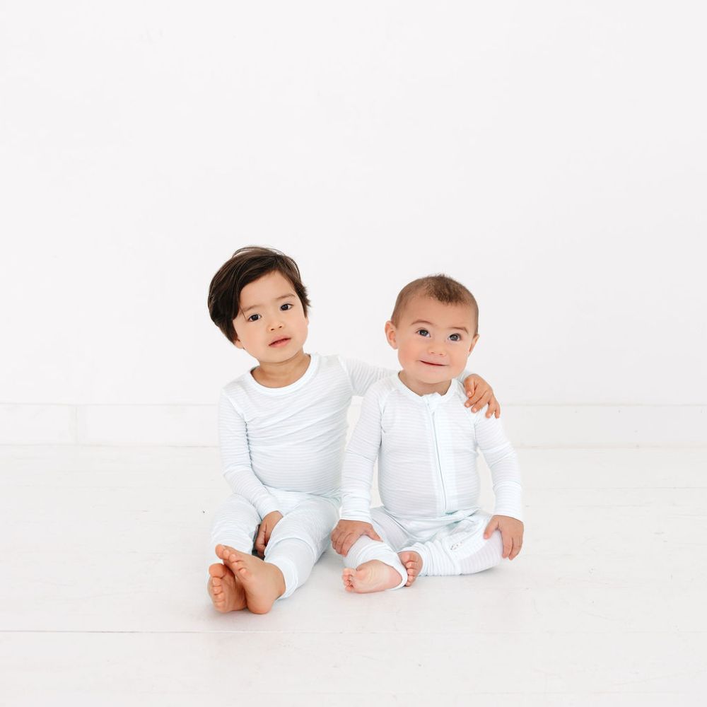 Pijama de bambú de dos piezas a rayas de nubes para niños pequeños