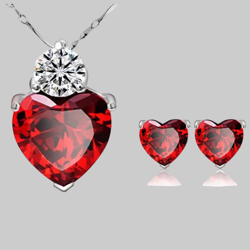 Conjunto de pendientes y collar con circonitas en forma de corazón