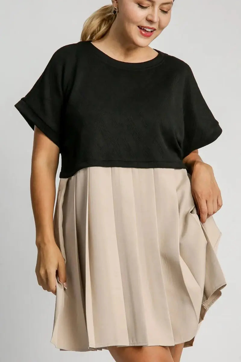 Dresses Trendsi Round Neck Pleated Dress Women's Plus Size Casual Dress with Pockets