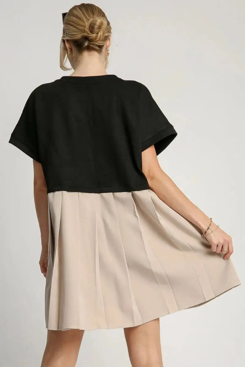 Dresses Trendsi Round Neck Pleated Dress Women's Plus Size Casual Dress with Pockets