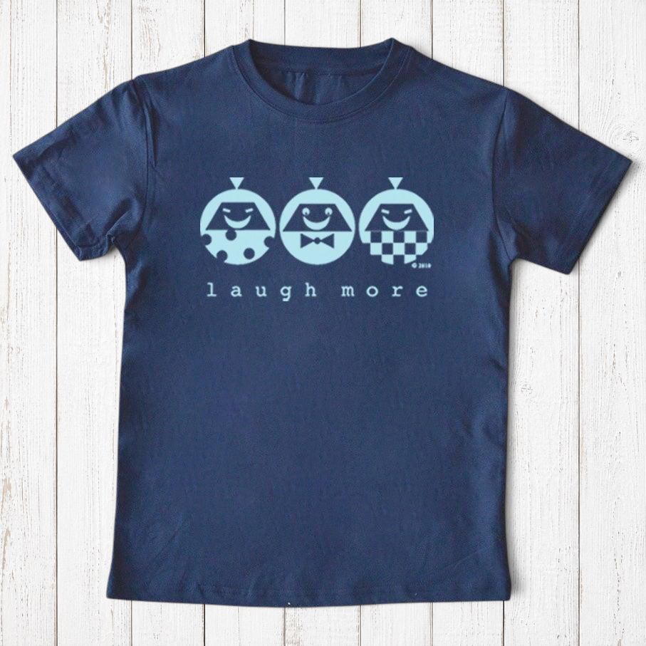 Camiseta infantil con diseño "Laugh More" de Happy Vibe