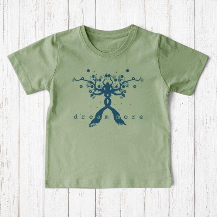 Camiseta para niños con mensaje positivo "Sueña más"