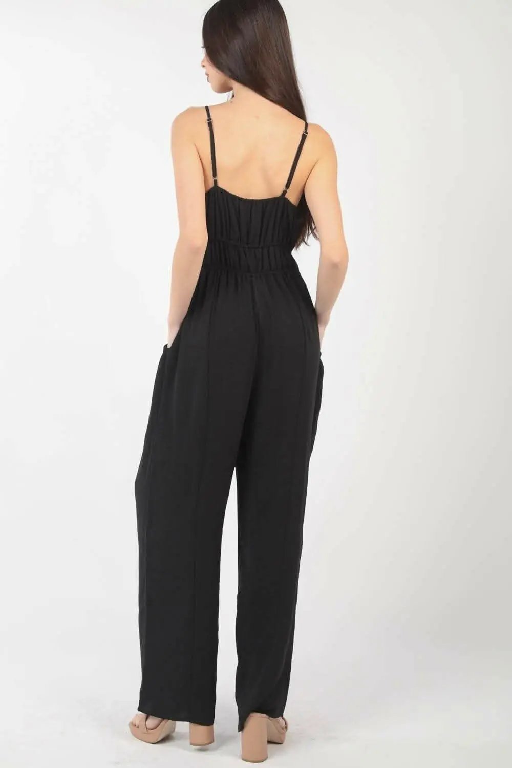 Tendencia superior para mujer. Blusa drapeada para mujer, mezcla de rayón, elegante, sofisticada.