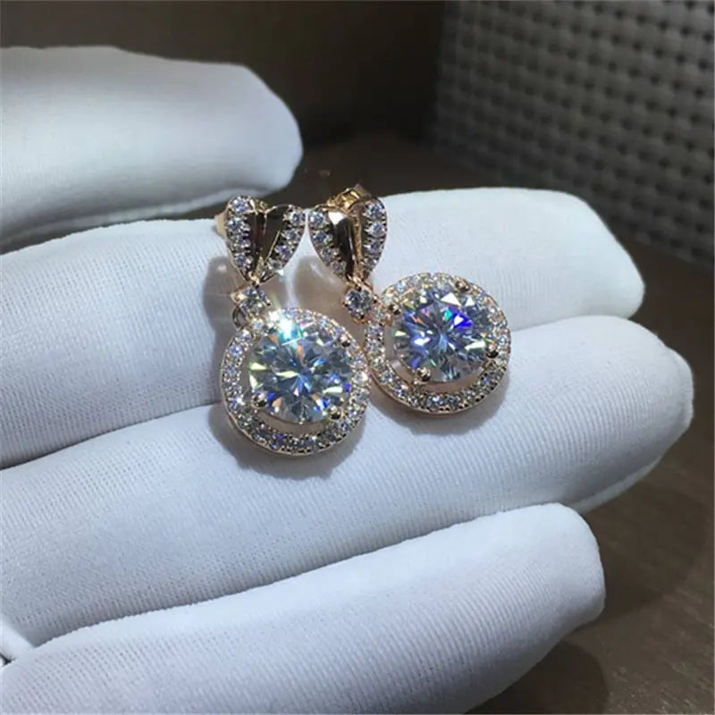 Pendientes elegantes de circonita con forma de corazón para mujer