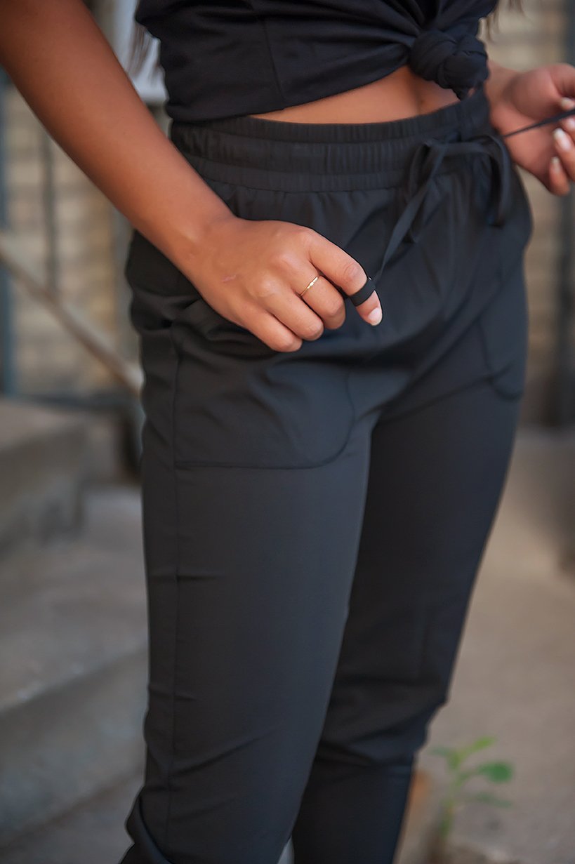 DT UPTOWN Pantalones de chándal ligeros en negro