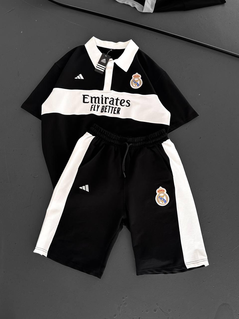 Conjunto de Polo y Shorts para Hombre Estilo Club Elite – Look Deportivo Entallado con Detalle de Escudo