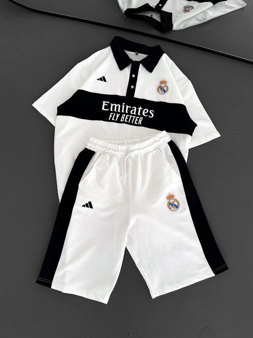 Conjunto de Polo y Shorts para Hombre Estilo Club Elite – Look Deportivo Entallado con Detalle de Escudo