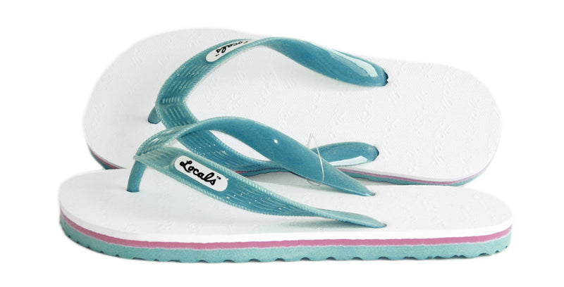 Chancletas con diseño de rayas de la marca Locals Stripe