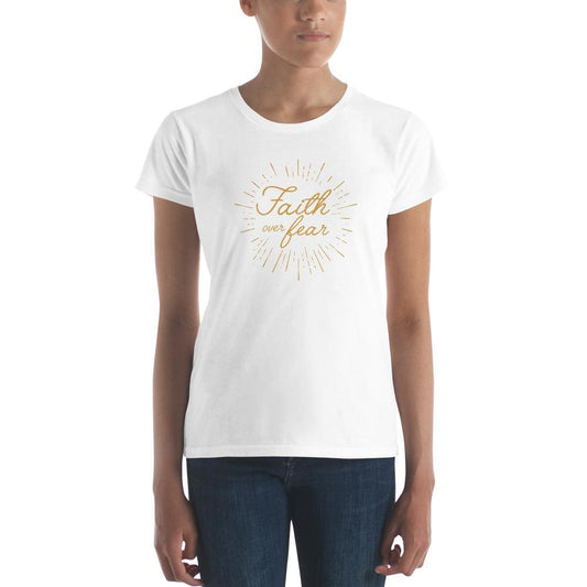 Camiseta cristiana de mujer "Fe sobre Miedo"