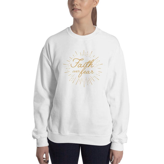 Sudadera Cristiana Cuello Redondo de Mujer con el lema "Fe sobre Miedo"